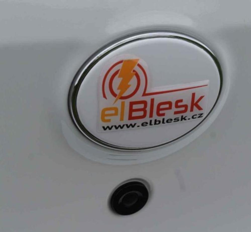 Cedulka s logem elBlesk elektromobily